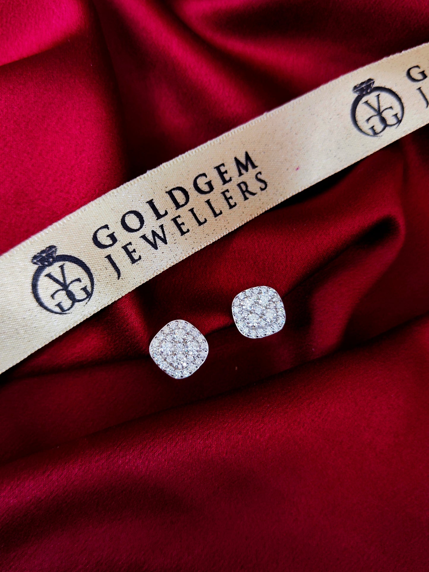 18ct White Gold Natural Diamond Earrings