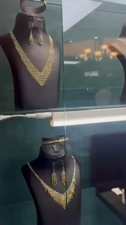 18CT YELLOW GOLD EXCLUSIVE SET