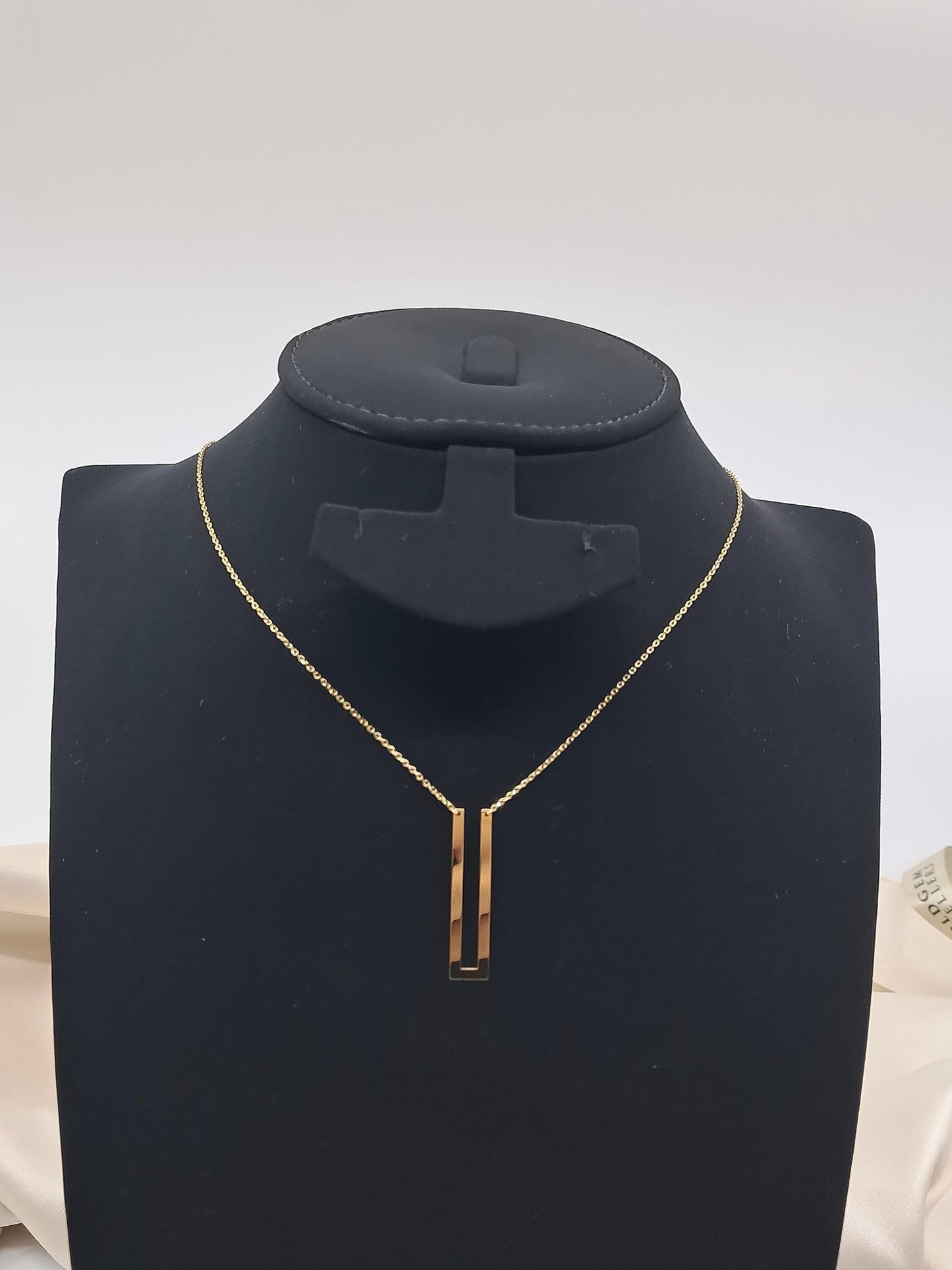 18ct Yellow Gold U-Shaped Necklace