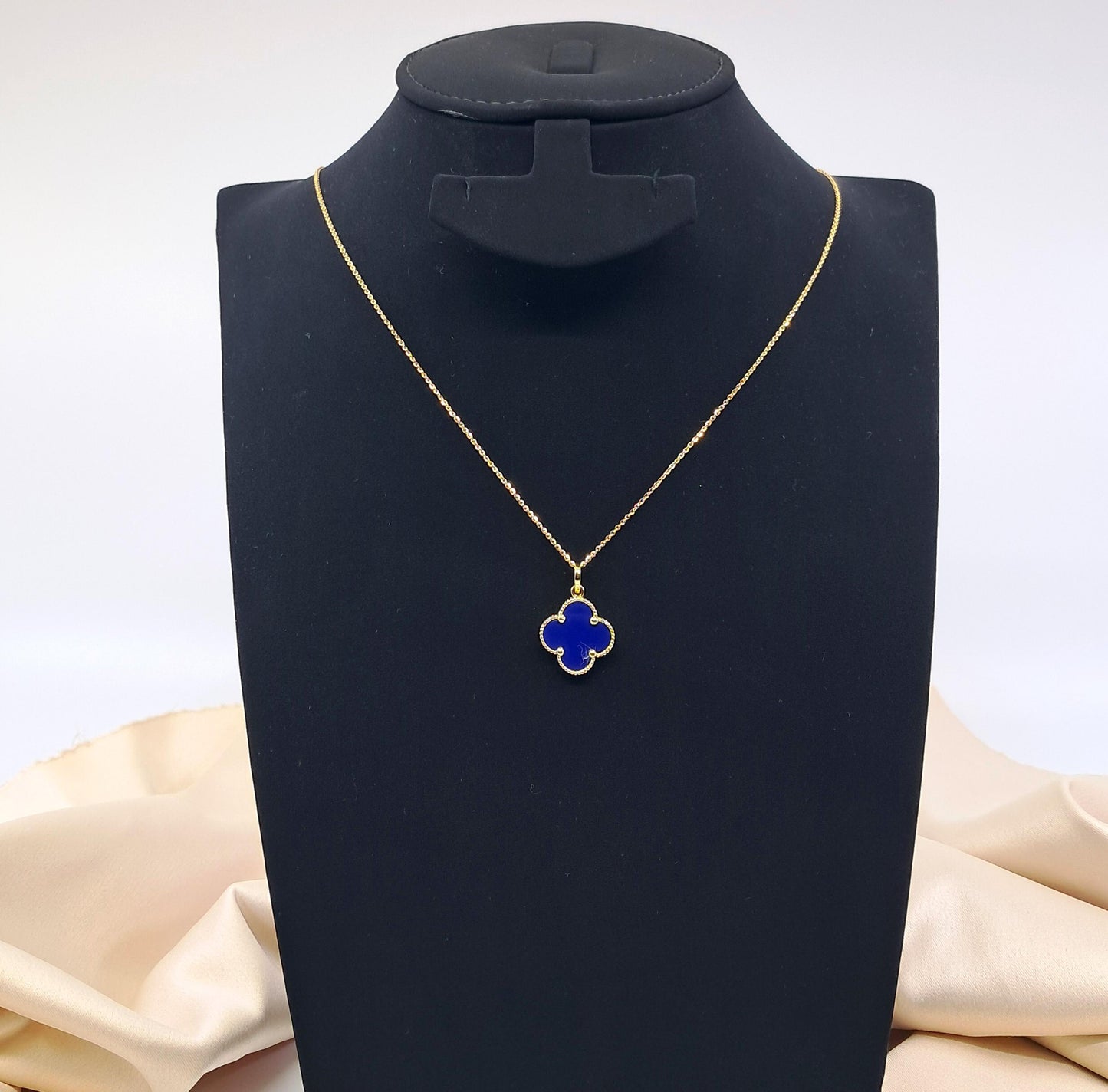 18ct Yellow Gold Lapis Lazuli Clover Necklace