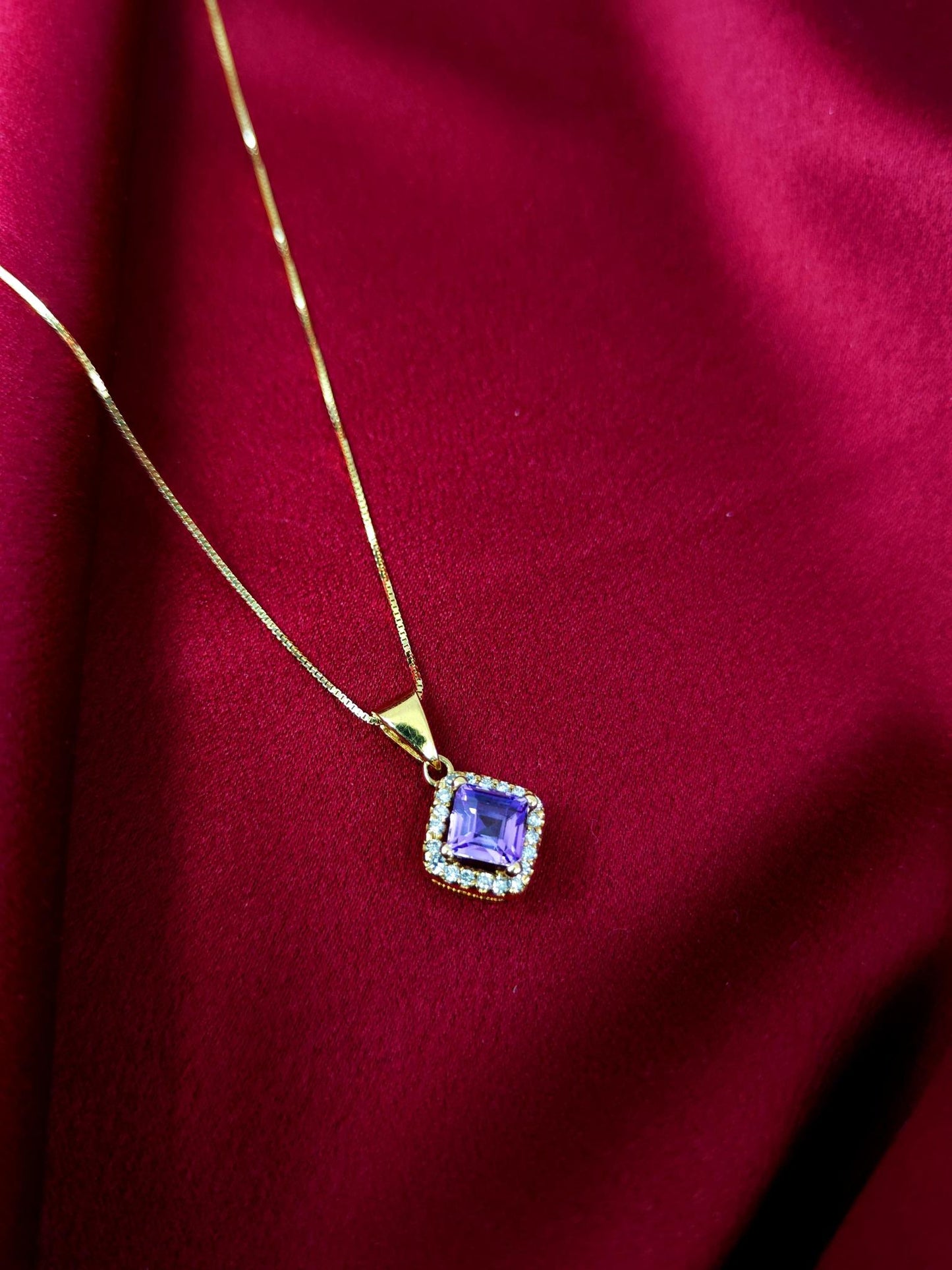 18ct Yellow Gold Natural Diamond Amethyst Pendant