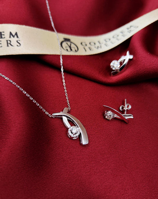 18ct White Gold Natural Diamond Pendant & Earring Set