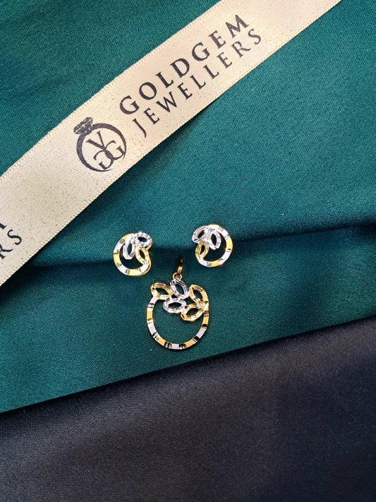 18ct Yellow & White Gold 2 Tone Pendant And Earring Set 4.4G