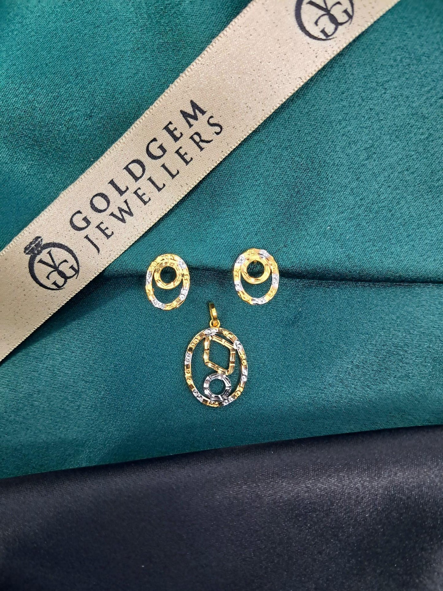 18ct Yellow & White Gold 2 Tone Pendant And Earring Set