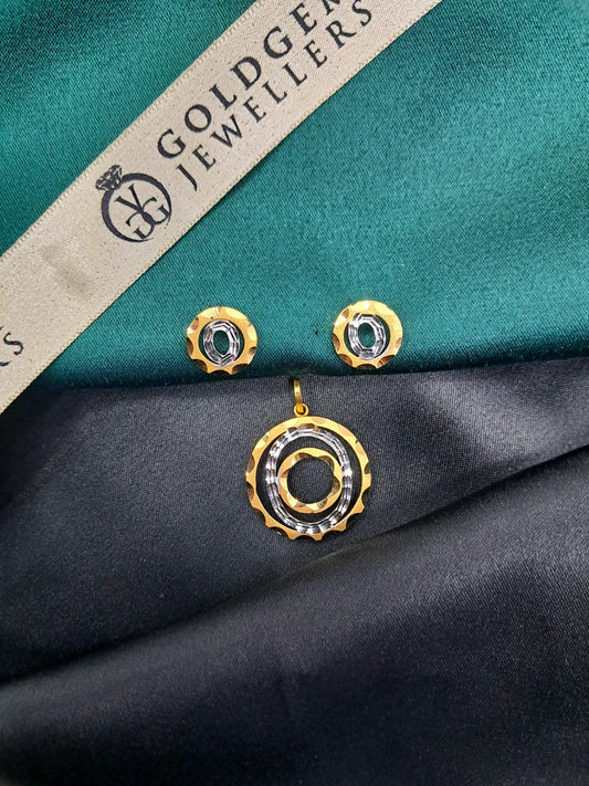 18ct Yellow & White Gold 2 Tone Pendant And Earring Set 4.8G