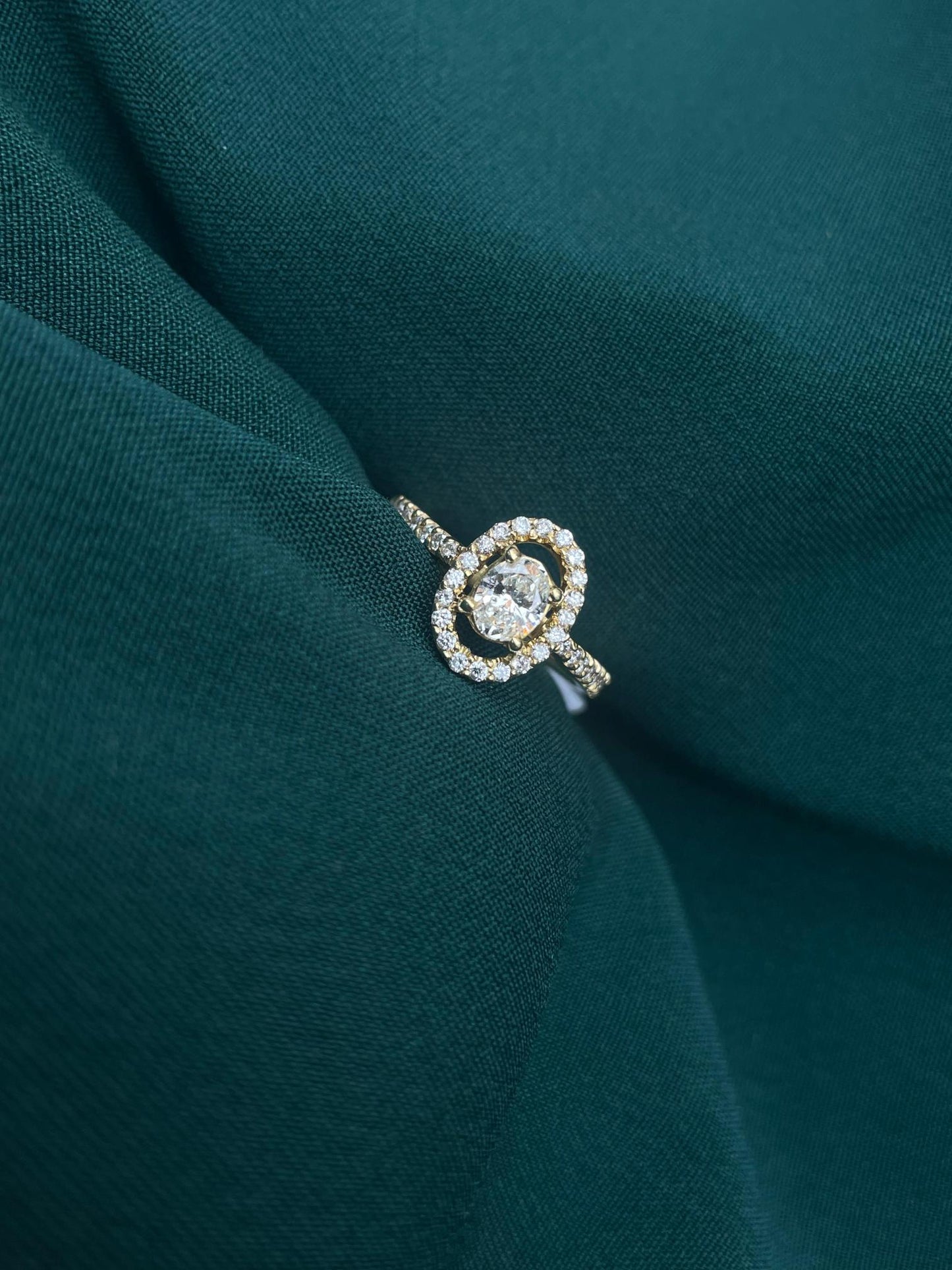 18ct Yellow Gold Natural Diamond Ring