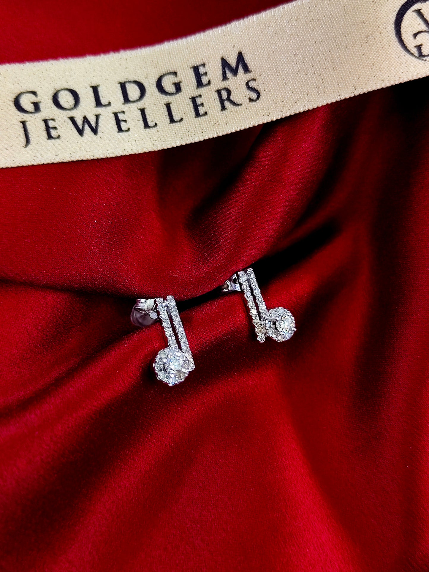 18ct White Gold Natural Diamond Earrings
