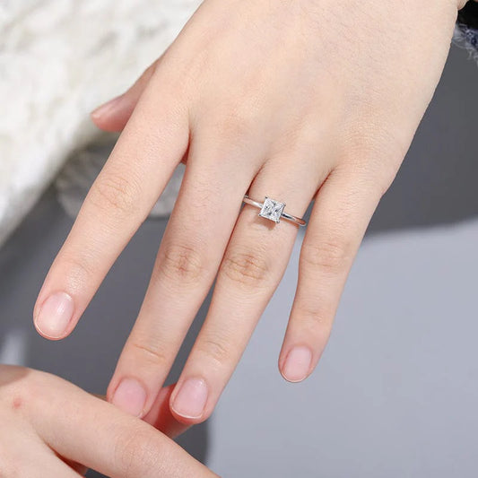 18ct Gold 1ct Lab Grown Princess Cut Solataire Ring