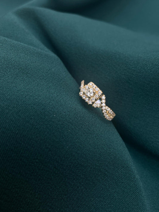 18ct Yellow Gold Natural Diamond Ring